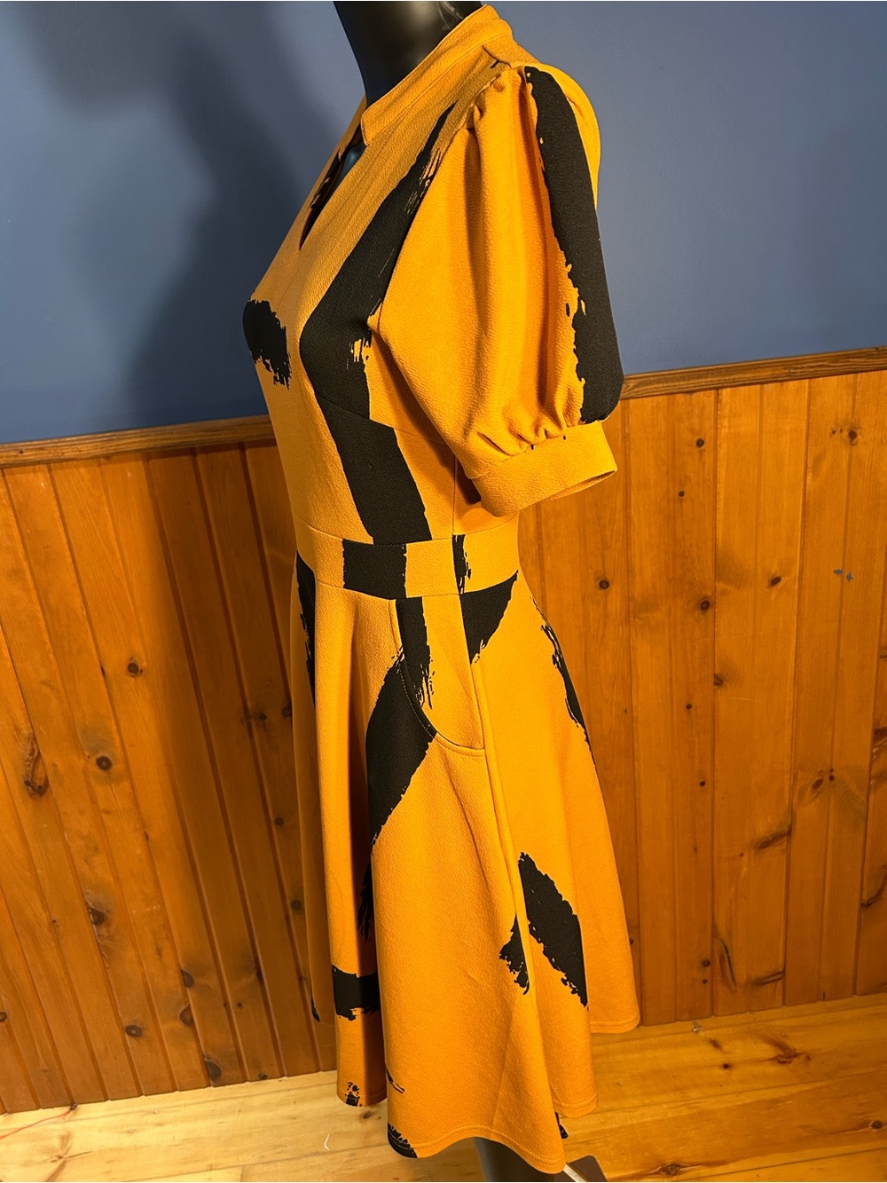 NWT. Burnt orange dress with abstract, black brush strokes. Fit and flare - Picture 2 of 5